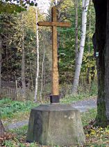 Cvikov, dřevěný kříž v Martinově Údolí