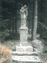 Horní Světlá (Ober Lichtenwald), Statue des hl. Johann v. Nepomuk unter des Bouřný (Friedrichsberg)