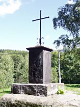 Mařenice (Gross Mergtal), Kreuz am Fahrweg aus Juliovka nach Hamr