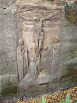 Radvanec (Rodowitz), Relief der Kreuzigung hinter dem Dorf