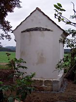 Tuhaň (Tuhan), Kapelle in den Feldern hinter dem Dorfe