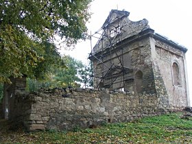 Ruina kaple v Sinutci.