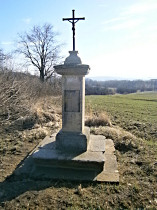 Blíževedly (Bleiswedel), Kreuz nordwestlich des Dorfes