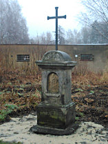 Chotovice (Kottowitz), Kreuz an der Ausfahrtstrasse von Nový Bor nach Česká Lípa