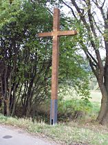 Horní Libchava, dřevěný kříž u silnice do České Lípy