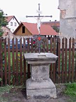 Jestřebí (Habstein), Kreuz an der Strasse nach Provodín