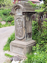 Skalice u České Lípy (Langenau), Kreuz südlich des Friedhofs