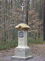 Sosnová (Kynast), Kreuz an der Wegkreuzhung vor dem Peklo-Tal