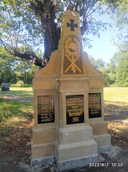 Obnovený pomník padlým v Heřmanicích u Žandova.
